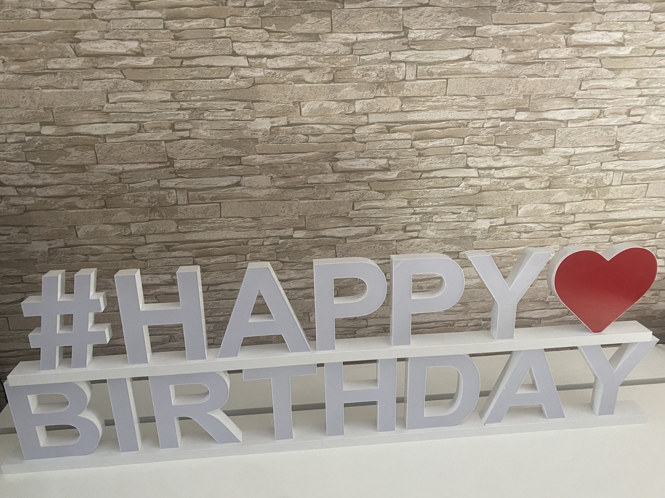 Dekorative Aufschrift HAPPY BIRTHDAY