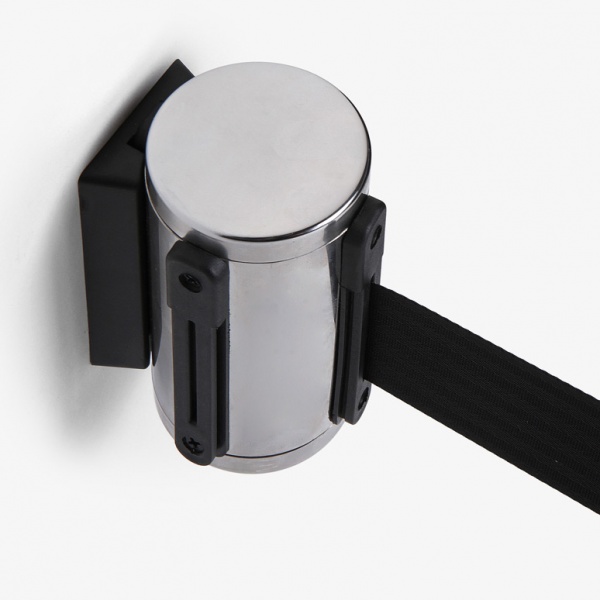 Stenski izvlečni trak