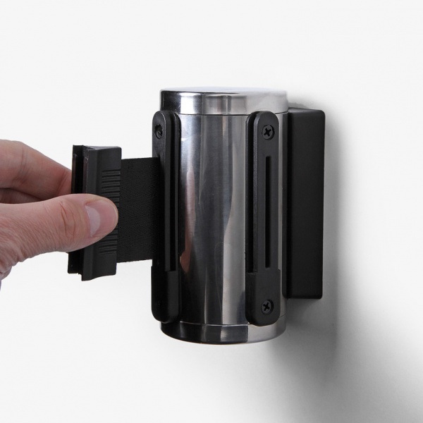 Stenski izvlečni trak