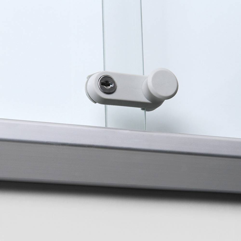 Vitrina z drsnimi vrati - notranja uporaba